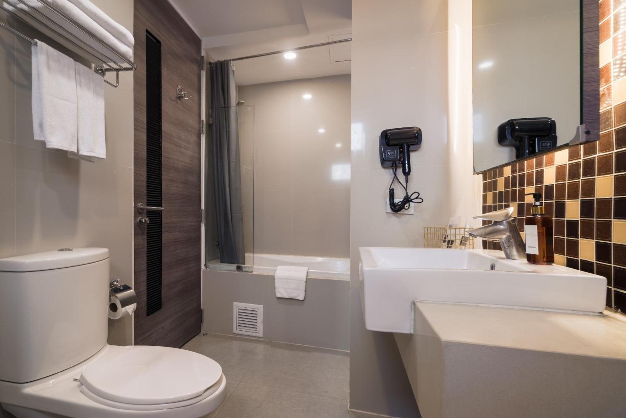Aspira Suites Sukhumvit 20 Bangkok Exteriör bild