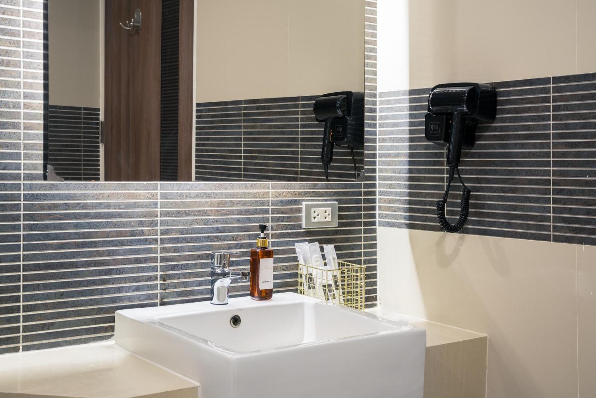 Aspira Suites Sukhumvit 20 Bangkok Exteriör bild